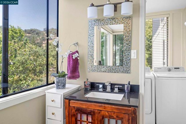 2224 Pine Knoll Dr 8, Walnut Creek, CA 94595