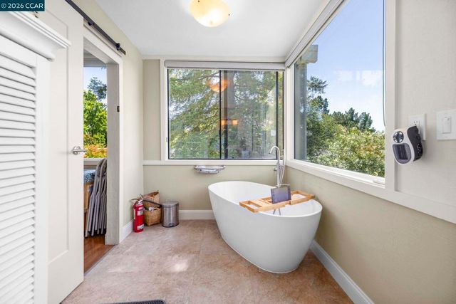 2224 Pine Knoll Dr 8, Walnut Creek, CA 94595