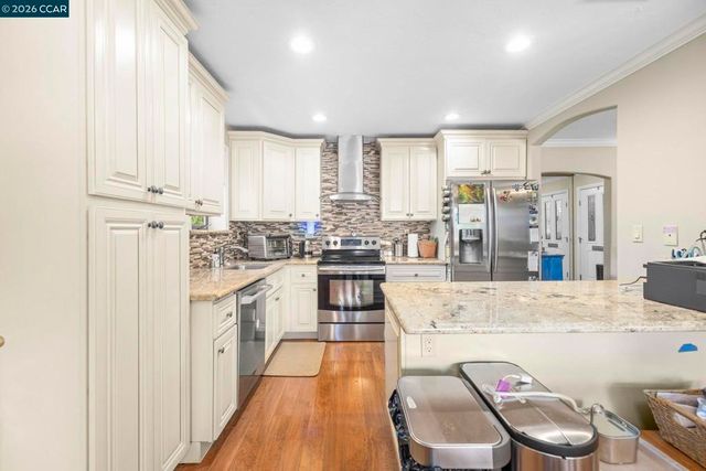 2224 Pine Knoll Dr 8, Walnut Creek, CA 94595