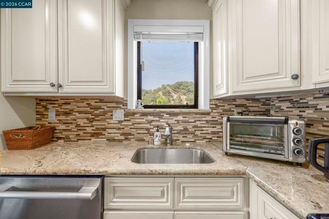 2224 Pine Knoll Dr 8, Walnut Creek, CA 94595