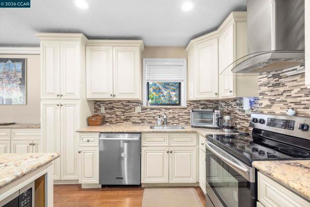 2224 Pine Knoll Dr 8, Walnut Creek, CA 94595