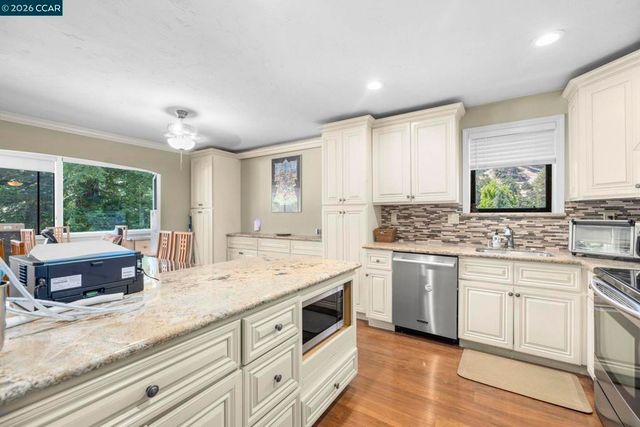2224 Pine Knoll Dr 8, Walnut Creek, CA 94595
