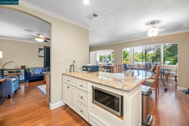 2224 Pine Knoll Dr 8, Walnut Creek, CA 94595