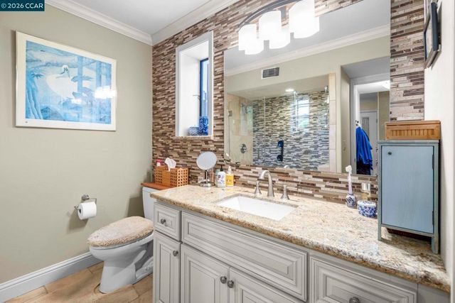 2224 Pine Knoll Dr 8, Walnut Creek, CA 94595