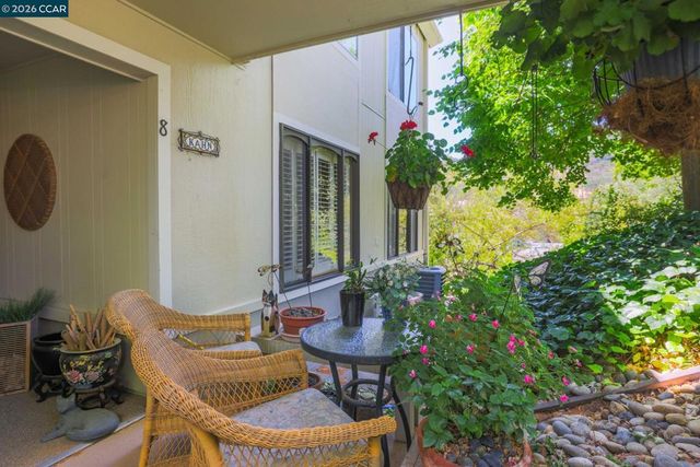 2224 Pine Knoll Dr 8, Walnut Creek, CA 94595