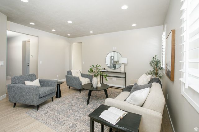 2477 N HOODED CRANE CIR, Clinton, UT 84015