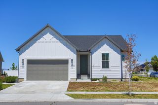 2477 N HOODED CRANE CIR, Clinton, UT 84015