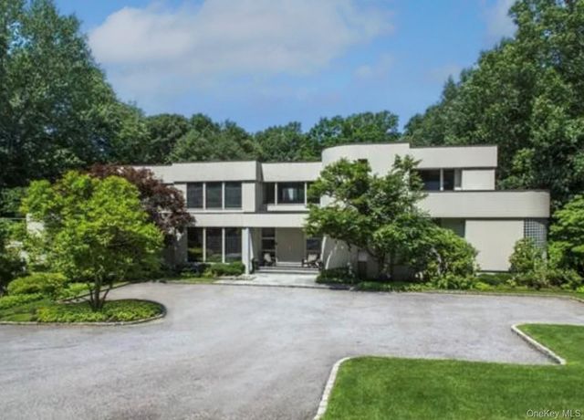 70 Shutter Lane, Oyster Bay Cove, NY 11771