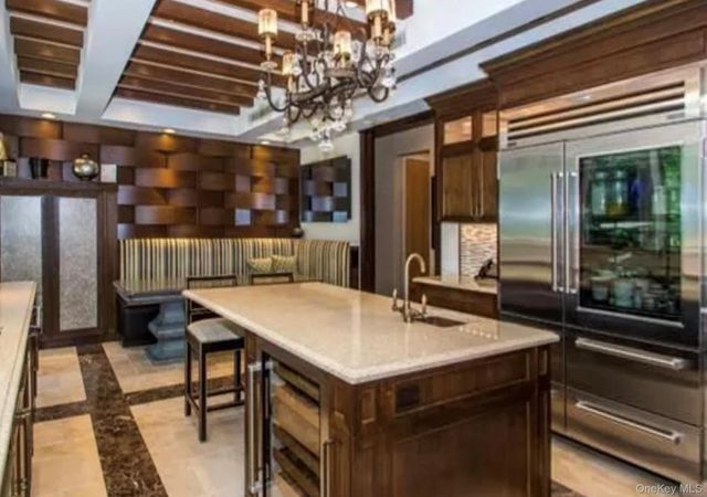 70 Shutter Lane, Oyster Bay Cove, NY 11771