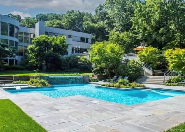 70 Shutter Lane, Oyster Bay Cove, NY 11771