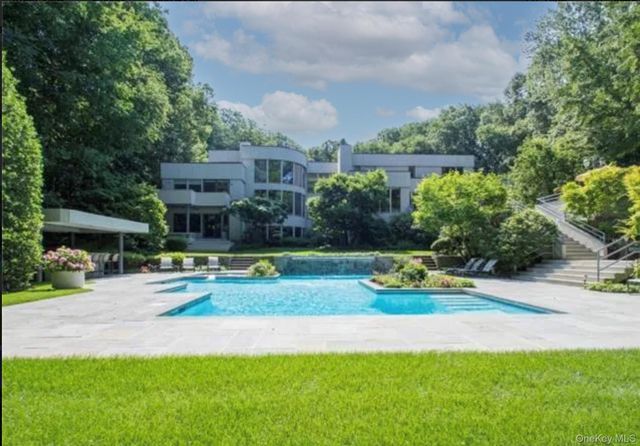 70 Shutter Lane, Oyster Bay Cove, NY 11771