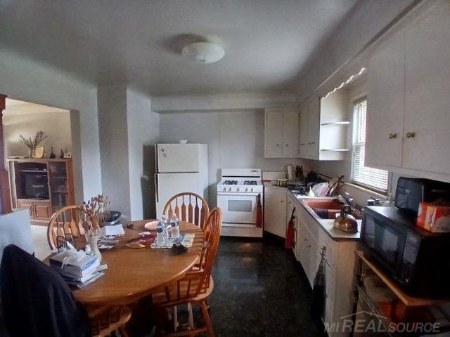 24894 Marigold Avenue, Warren, MI 48089