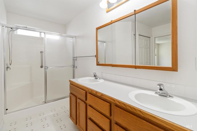 636 N Sterling St, Nampa, ID 83651