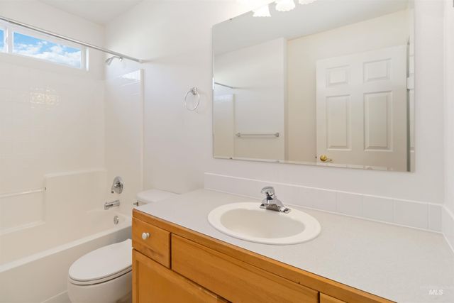 636 N Sterling St, Nampa, ID 83651