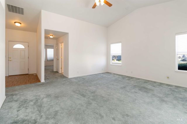 636 N Sterling St, Nampa, ID 83651