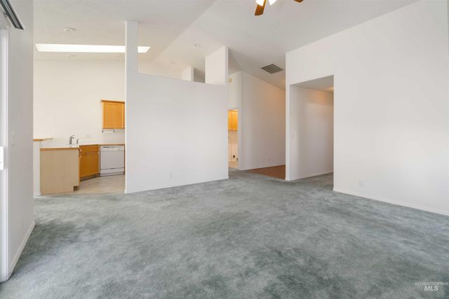 636 N Sterling St, Nampa, ID 83651