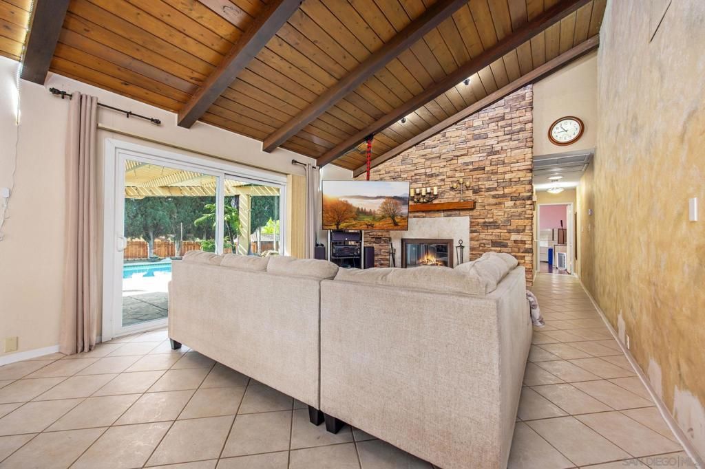 Image 15 of property listing at 1673 Hidden Mesa Rd, El Cajon, CA 92019