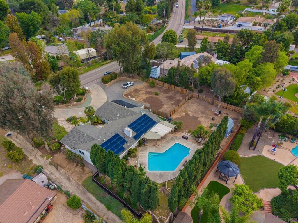 Image 25 of property listing at 1673 Hidden Mesa Rd, El Cajon, CA 92019