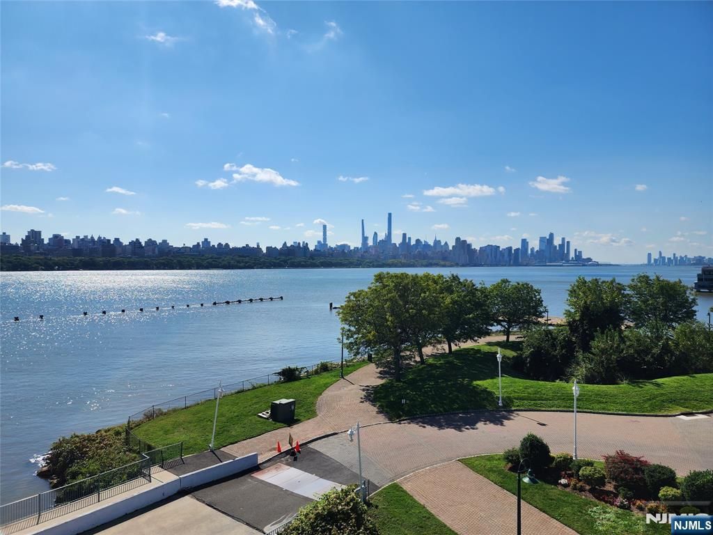 326 The Promenade 326, Edgewater, NJ 07020