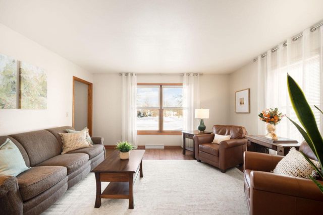 417 Deer Ridge DRIVE, West Bend, WI 53095