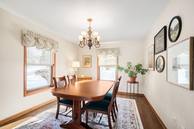 417 Deer Ridge DRIVE, West Bend, WI 53095