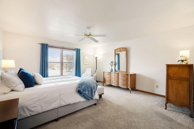 417 Deer Ridge DRIVE, West Bend, WI 53095