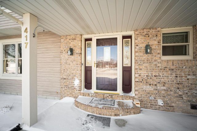 417 Deer Ridge DRIVE, West Bend, WI 53095