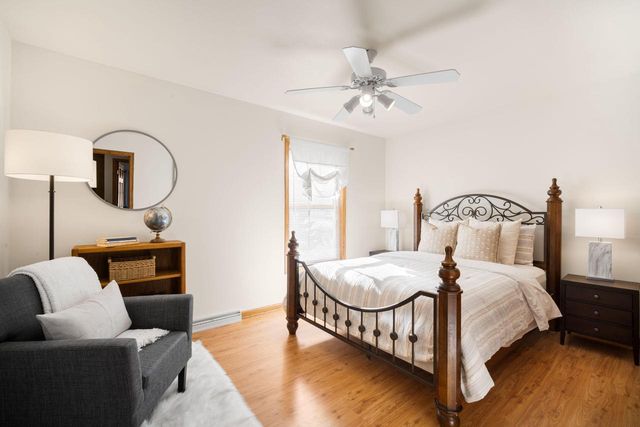 417 Deer Ridge DRIVE, West Bend, WI 53095