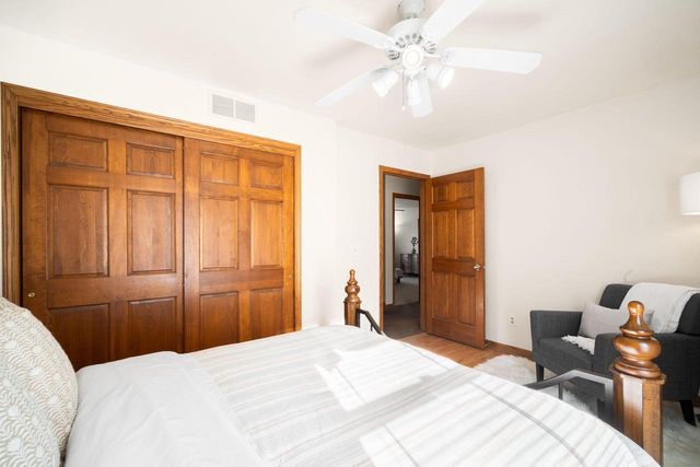 417 Deer Ridge DRIVE, West Bend, WI 53095