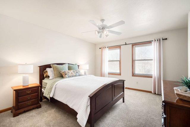 417 Deer Ridge DRIVE, West Bend, WI 53095