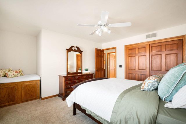 417 Deer Ridge DRIVE, West Bend, WI 53095