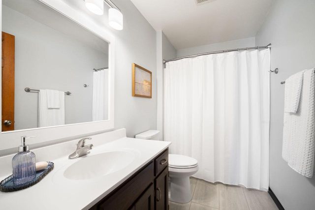 417 Deer Ridge DRIVE, West Bend, WI 53095