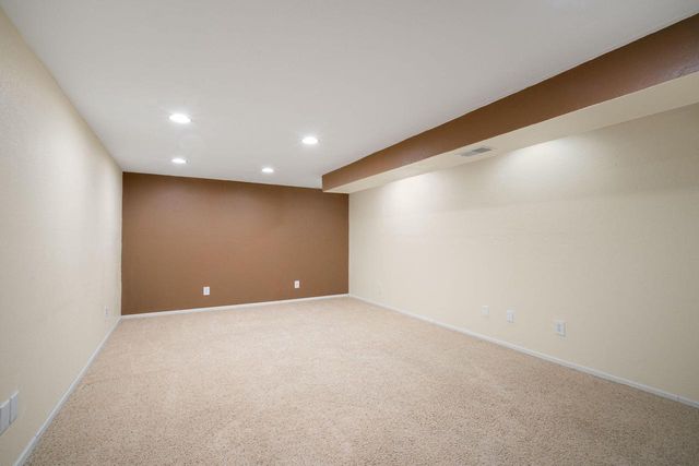 417 Deer Ridge DRIVE, West Bend, WI 53095