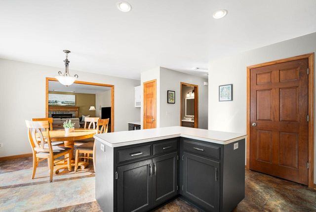 417 Deer Ridge DRIVE, West Bend, WI 53095