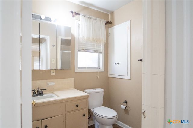 702 Brookhollow Drive, Port Lavaca, TX 77979