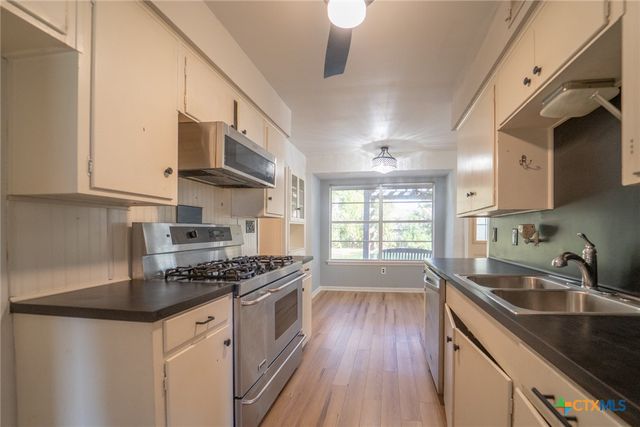 702 Brookhollow Drive, Port Lavaca, TX 77979