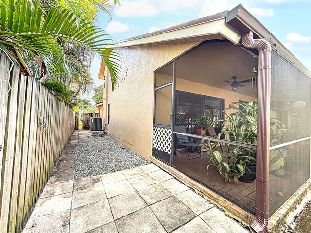 8725 SW 56th Place, Cooper City, FL 33328