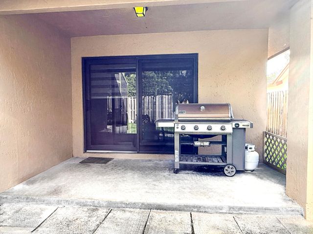 8725 SW 56th Place, Cooper City, FL 33328