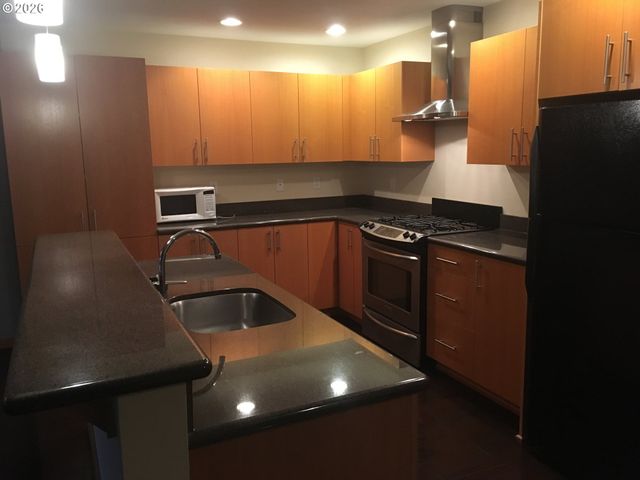 7910 Sw 31ST Ave 306, Portland, OR 97219