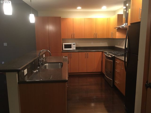 7910 Sw 31ST Ave 306, Portland, OR 97219