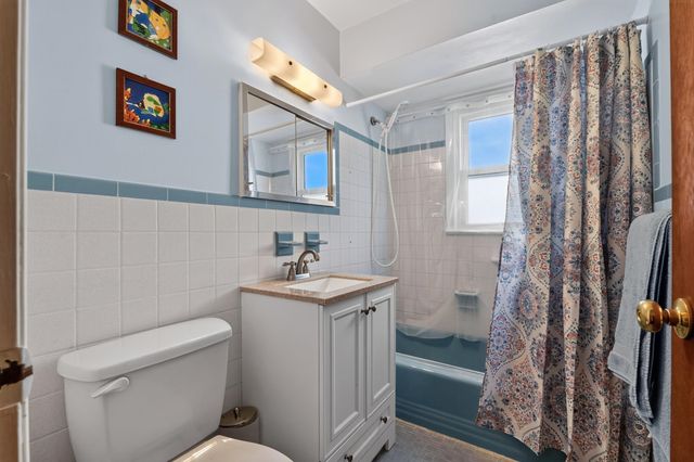 68 EAST 23RD ST, Bayonne, NJ 07002