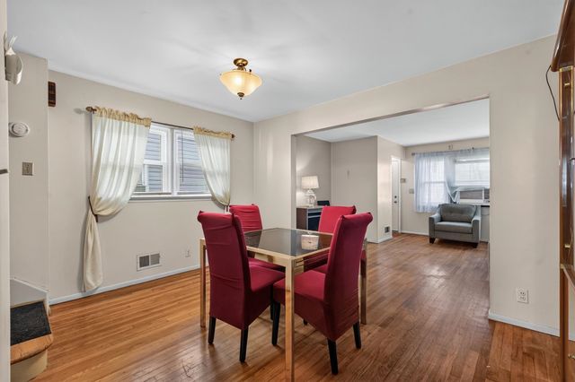 68 EAST 23RD ST, Bayonne, NJ 07002