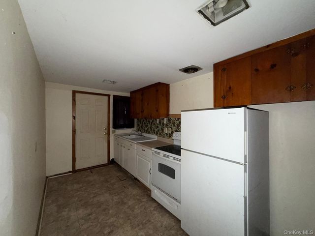 234 Lakeshore Drive, Pleasant Valley, NY 12569