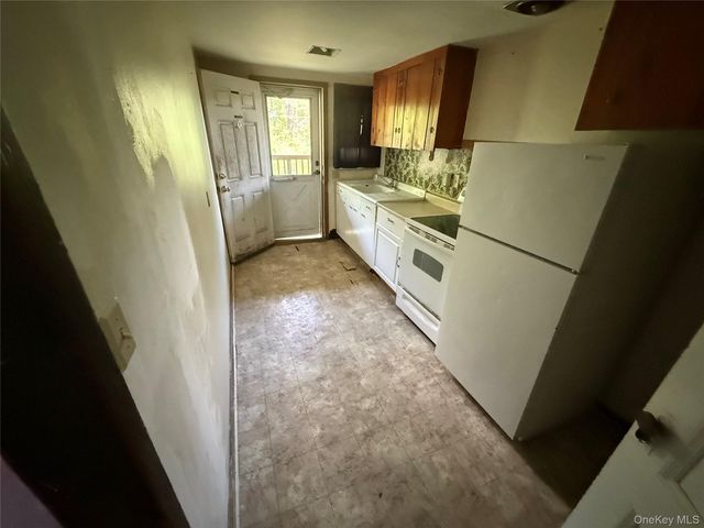 234 Lakeshore Drive, Pleasant Valley, NY 12569