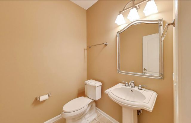 11 Beaconsfield Court, Lincolnshire, IL 60069