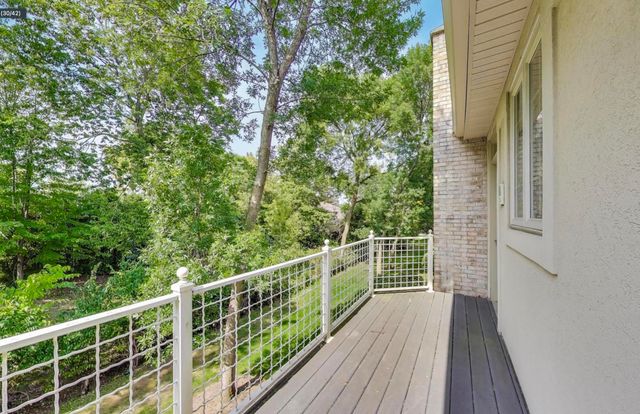 11 Beaconsfield Court, Lincolnshire, IL 60069