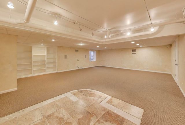 11 Beaconsfield Court, Lincolnshire, IL 60069