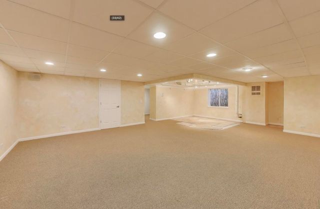 11 Beaconsfield Court, Lincolnshire, IL 60069