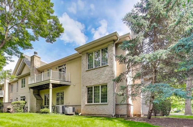 11 Beaconsfield Court, Lincolnshire, IL 60069