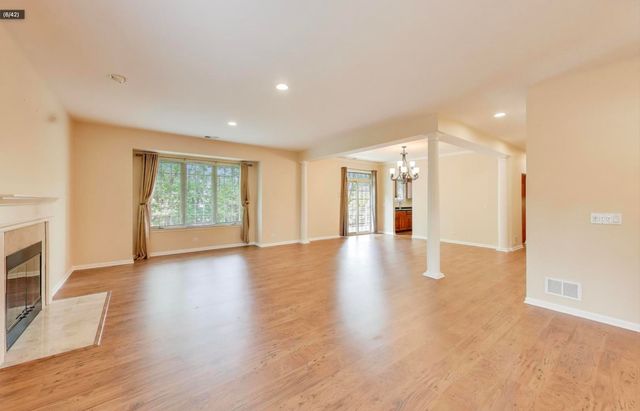 11 Beaconsfield Court, Lincolnshire, IL 60069